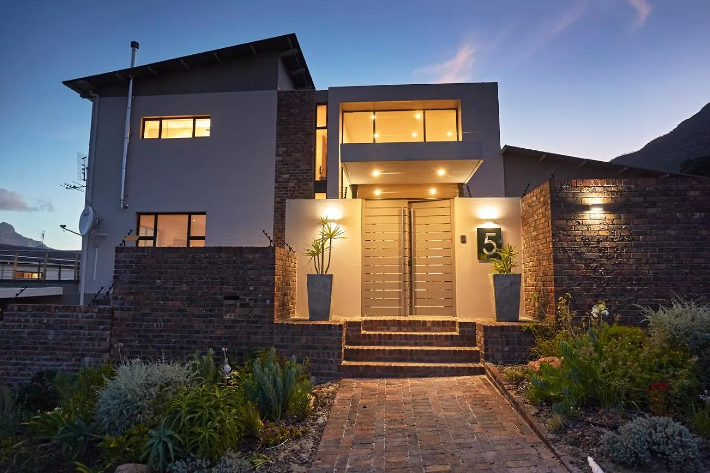 Villa Rhulani - Luxury Villa With Pool, Ocean And Mountain Views, Inverter Power  Hout Bay
